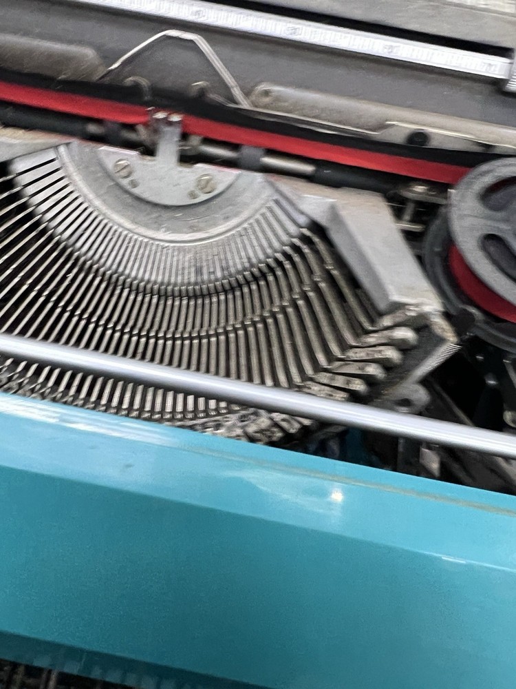 Teal Olivetti Studio 45 Elite Typewriter with Teal Case