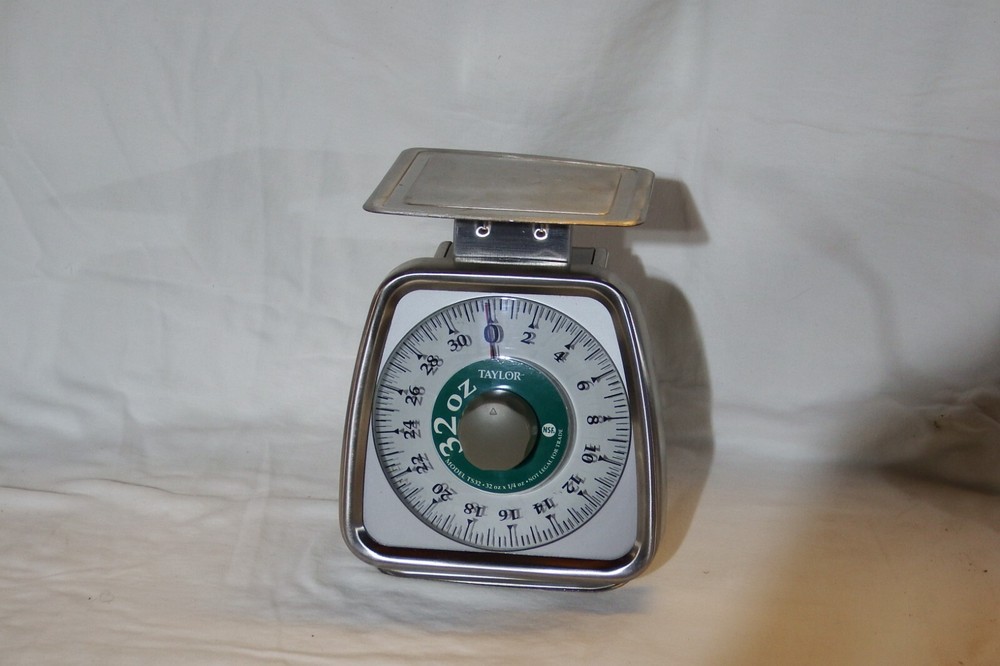 Taylor 32 oz Mechanical Dial Portion Control Scale with Removable Platform