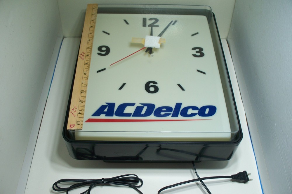 VINTAGE~ AC Delco~ GARAGE~ WALL CLOCK ~ Light