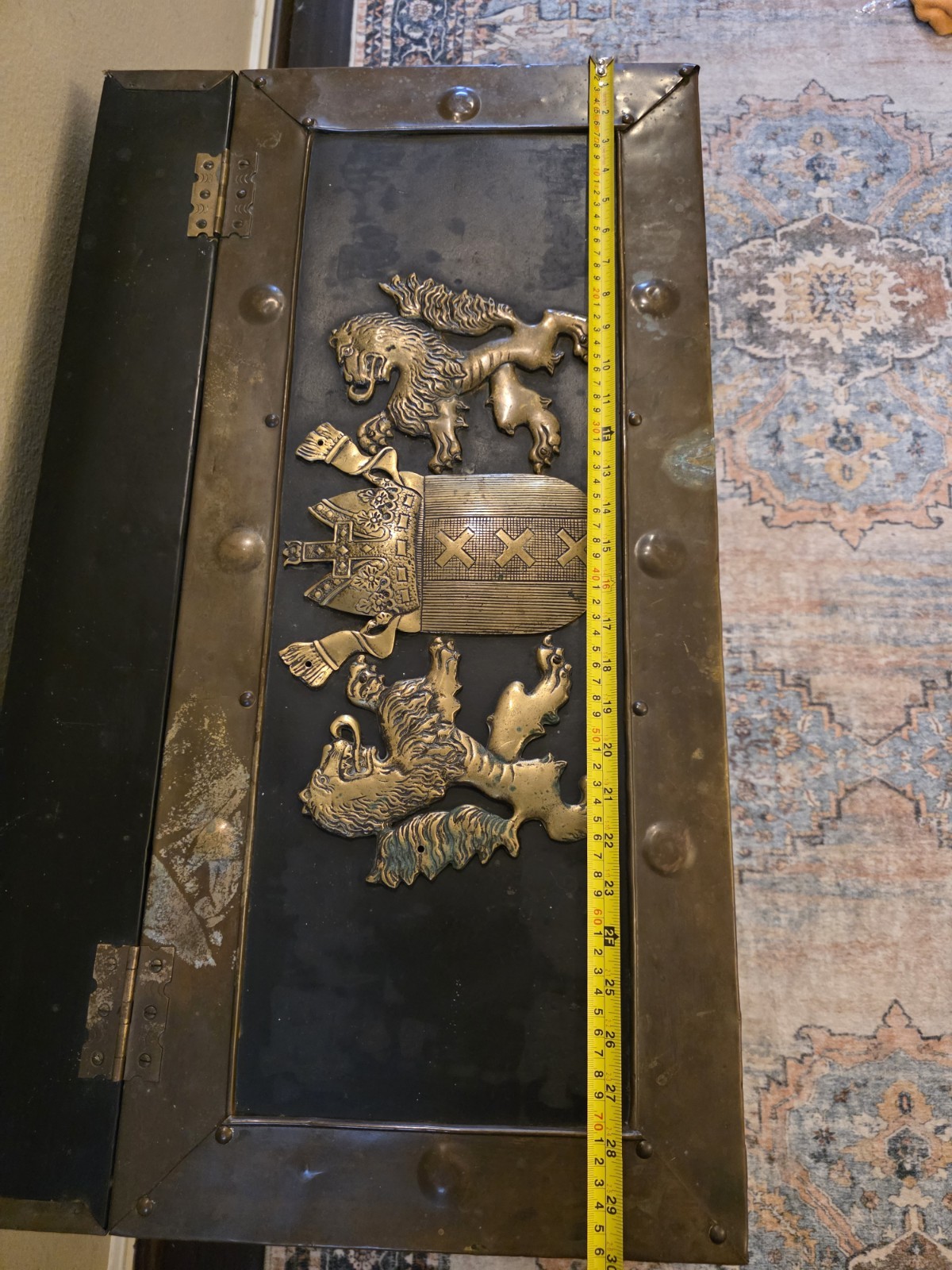 RARE ANTIQUE 19TH C CONTINENTAL BRASS BOUND KINDLING BOX W ARMORIAL. VERY HEAVY