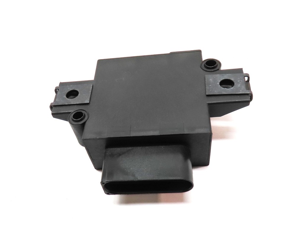 2013 AUDI Q5 (B8 8R) FUEL PUMP RELAY CONTROL MODULE