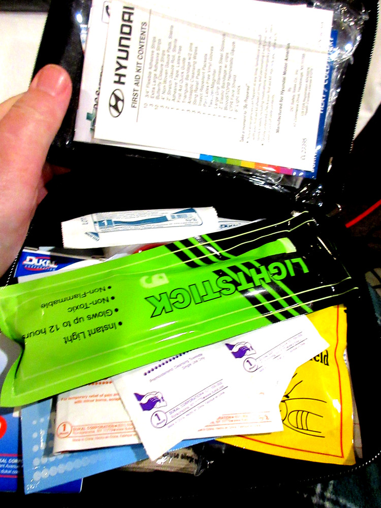 Hyundai First Aid Kit & 2-Cargo Nets