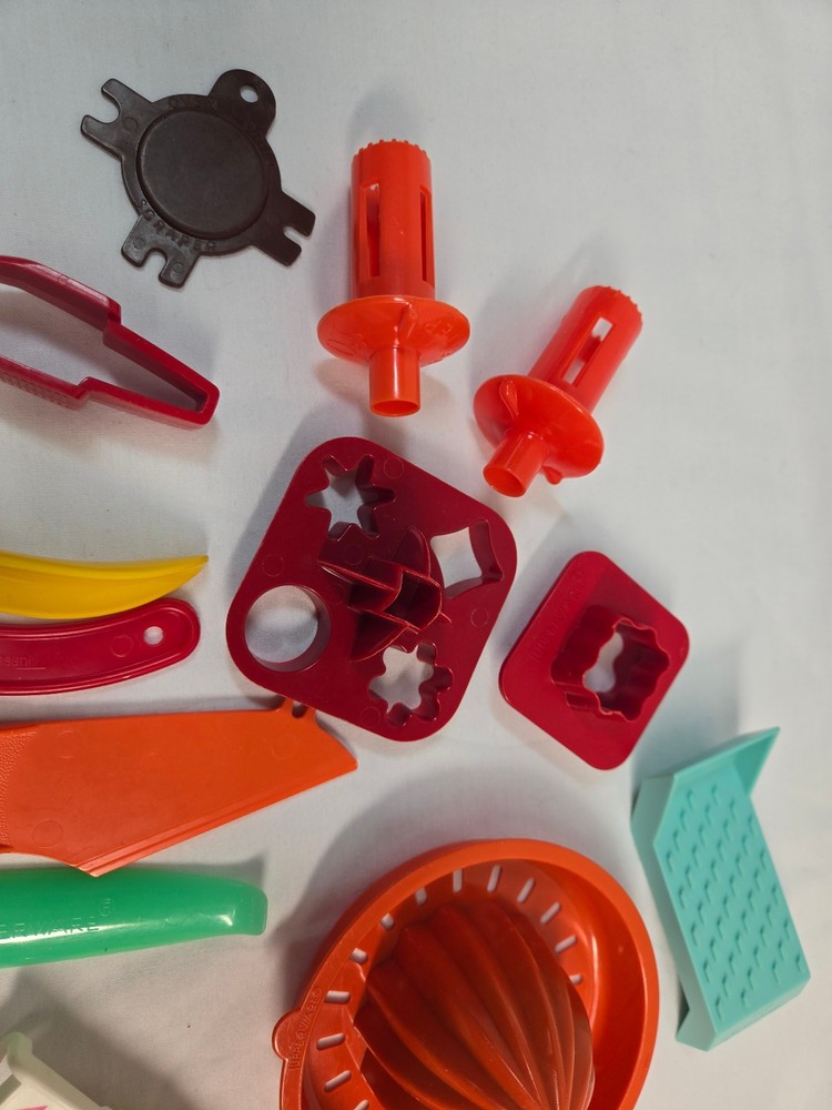 Vintage Tupperware gadgets lot-22 pieces