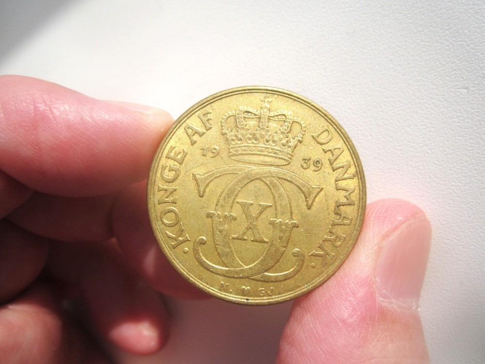 NICE GRADE 1939 DENMARK 2 KRONER