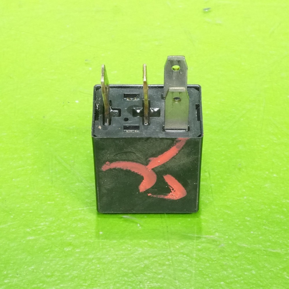 95-99 Eclipse Talon OEM MR122409 12V multi use purpose relay control