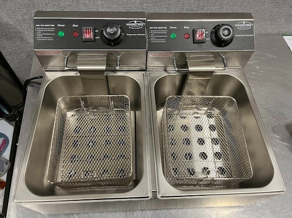 MainStreet Equipment 20 lb. Dual Tank Electric Countertop Fryer - 110V, 3,300W