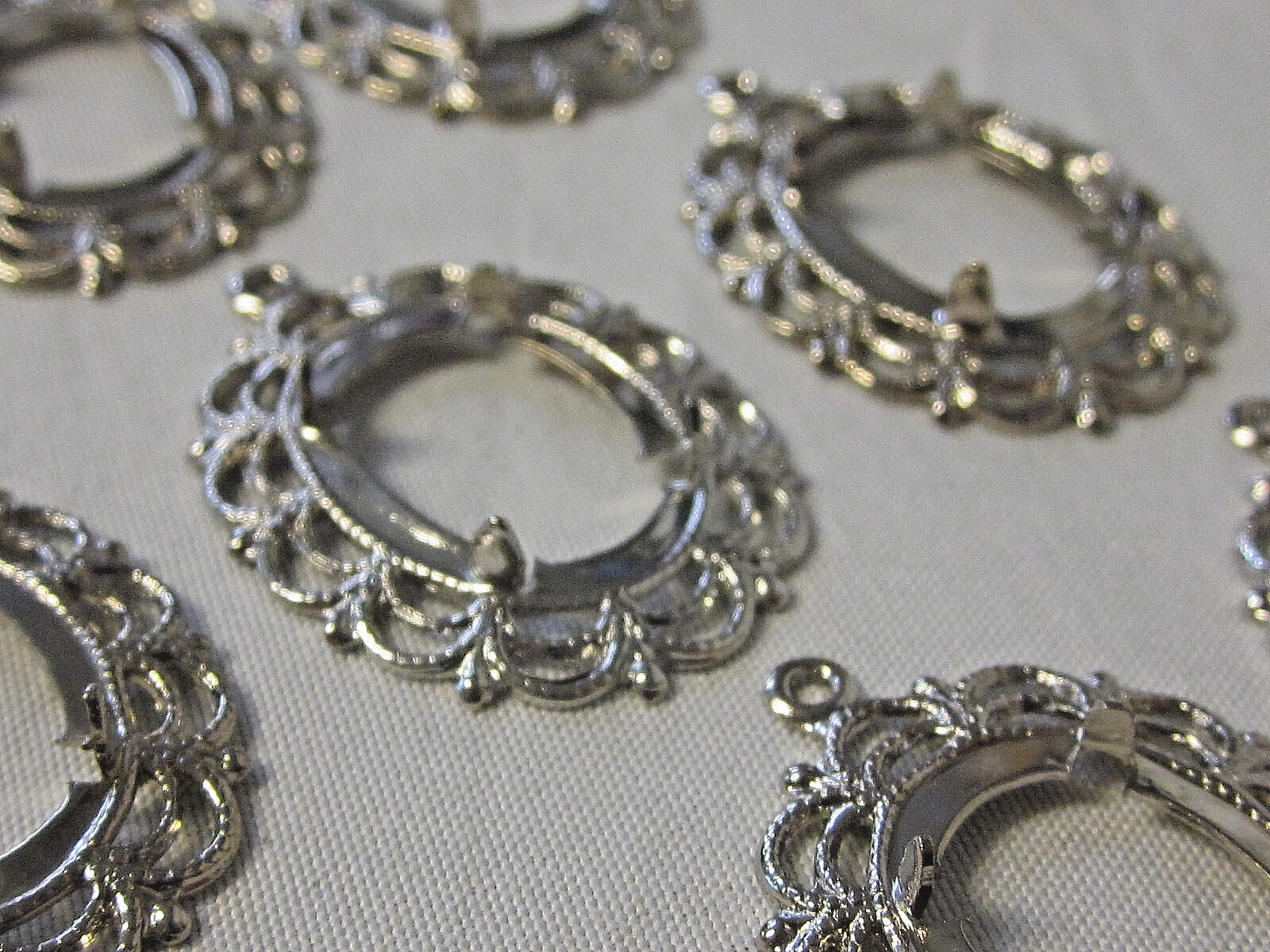 12 Rare Prong Set SILVER Plated 13x18mm Oval Cameo Pendant Settings w/ Hang Loop