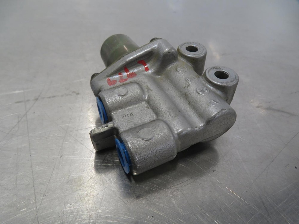EB979 2006 06 HONDA VFR 800 INTERCEPTOR PROPORTIONING VALVE
