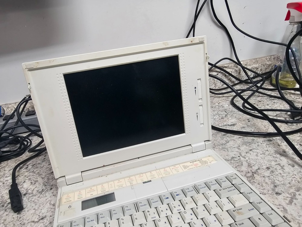 Clean Retro Vintage Zenith Data Laptop Note 325 L Model ZWL-3250 - Untested Tech