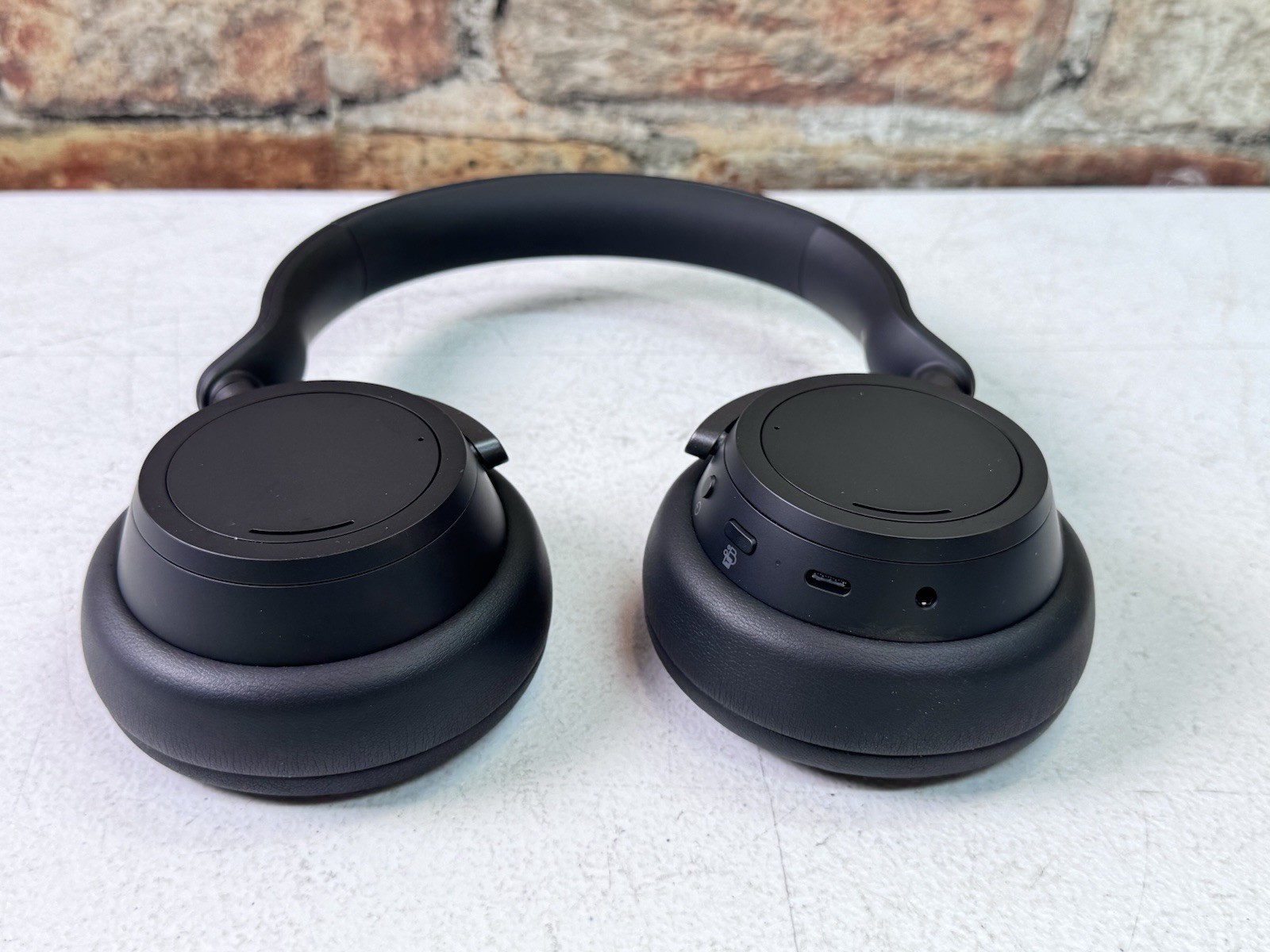 Microsoft Surface Headphones 2 Wireless Bluetooth Noise-Cancelling Black