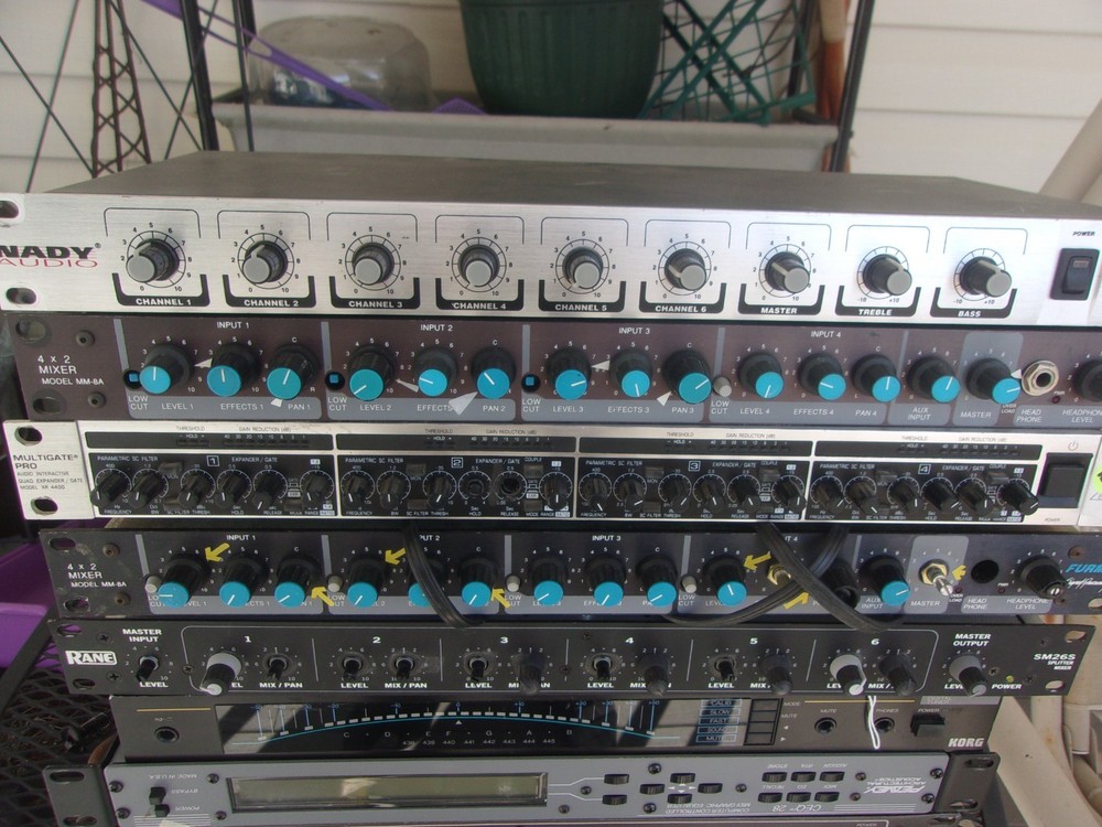 Behringer XR 4400 Multi-gate Pro Rk. Mt.