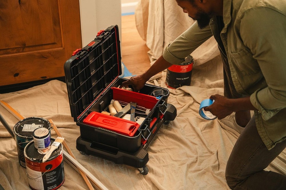 Masterloader Resin Rolling Tool Box with Locking System and Removable Bins