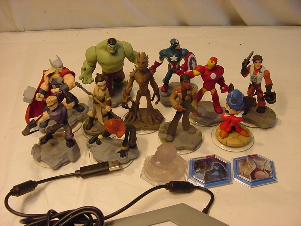 DISNEY INFINITY WITH FIGURES COLLECTION