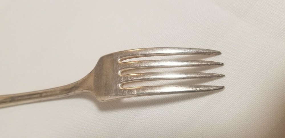 Tudor Plate ONEIDA Community Made - 1 dinner fork unknown pattern