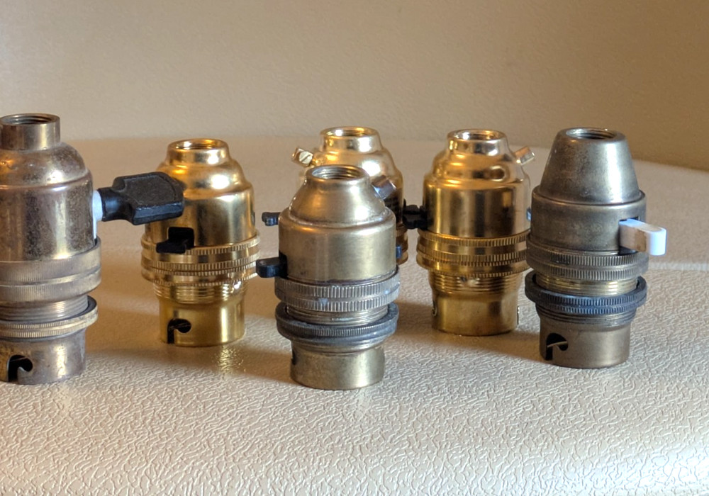 BRASS SWITCHED LAMPHOLDERS.