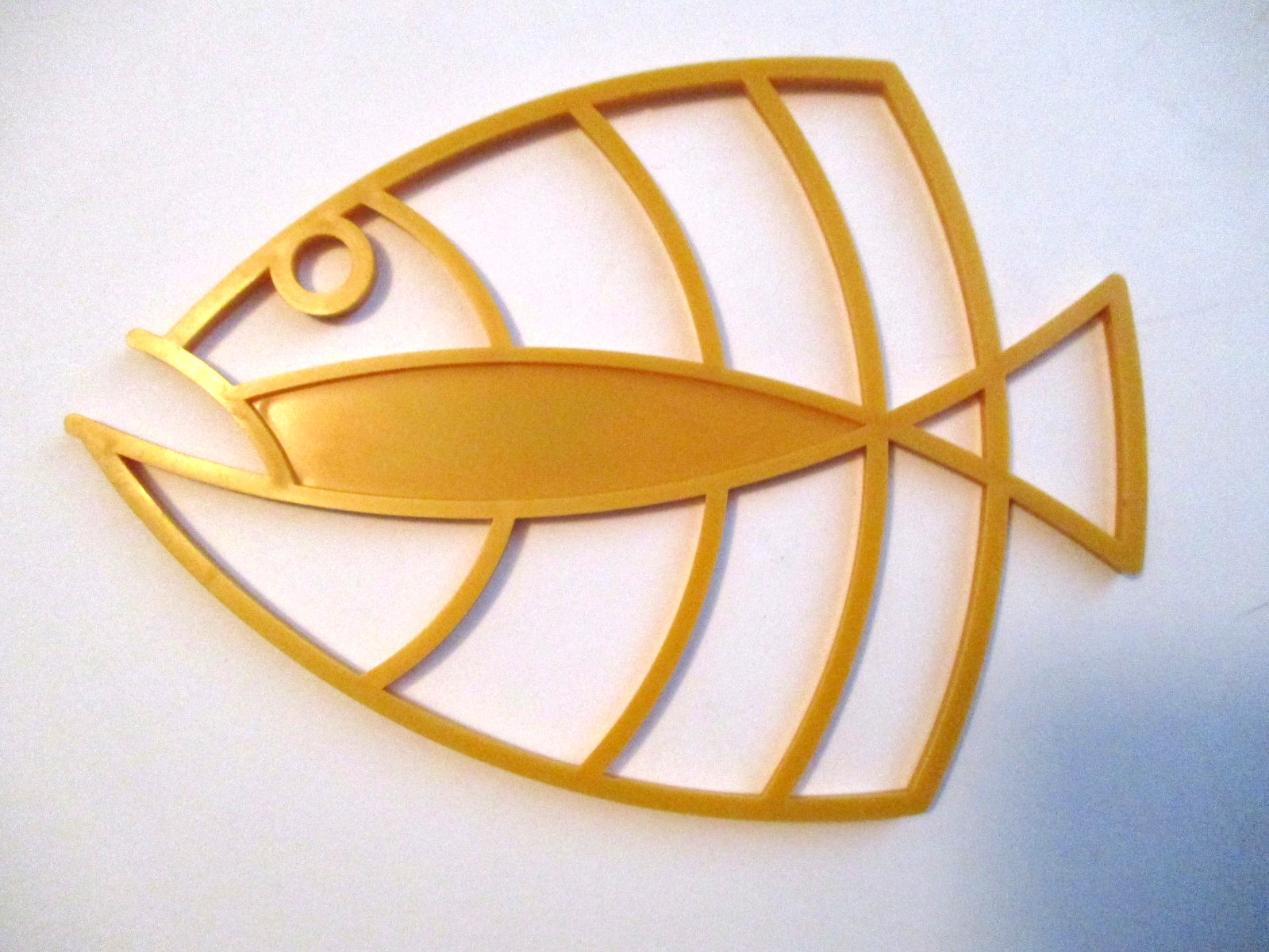 VINTAGE RUSS CONOCO SERVICE STORDEN, MINN. GAS STATION ADVERTISING FISH TRIVET