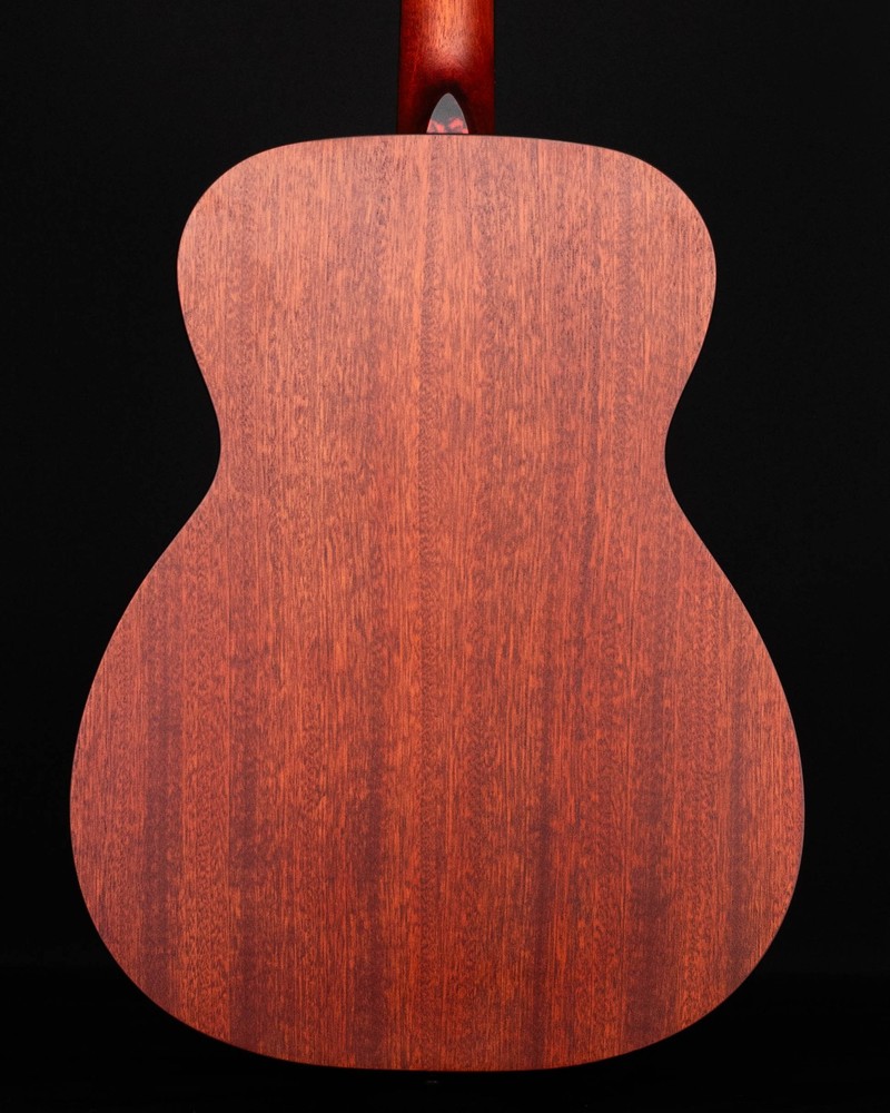 Eastman E2OM, Natural Cedar Top