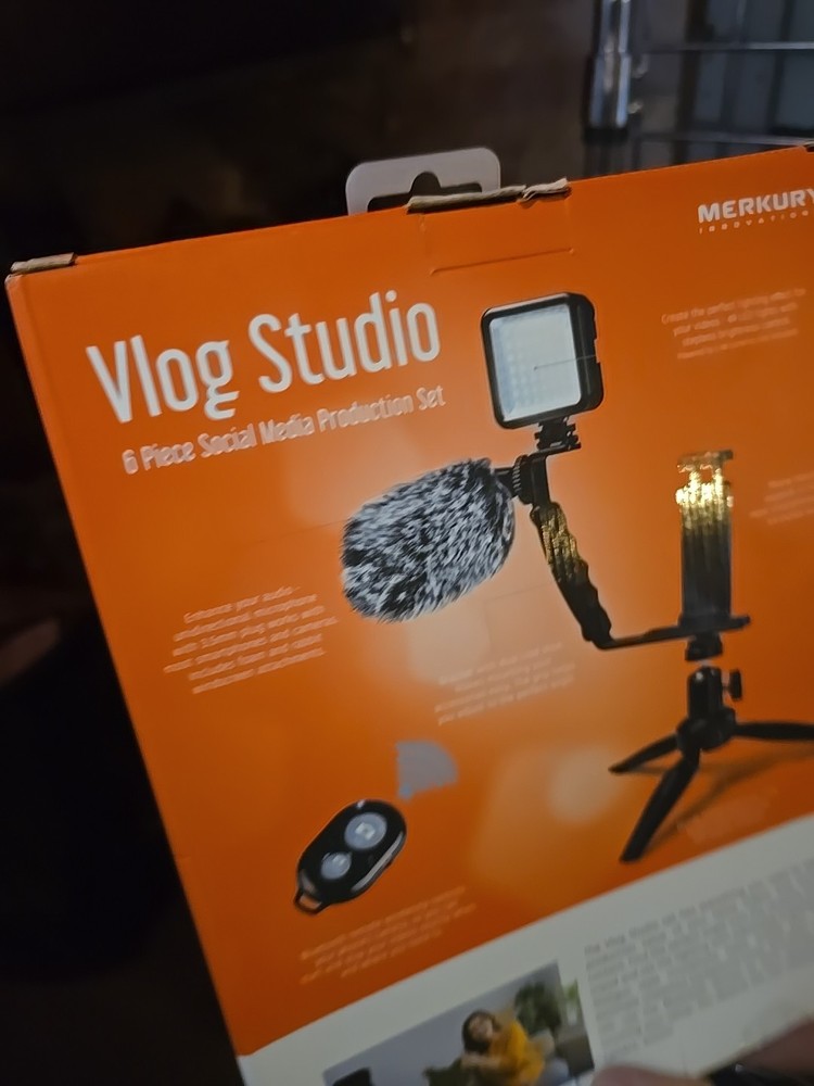 Merkury 6 PC Set Vlogging Kit - Ultimate Vlog Studio OPEN BOX