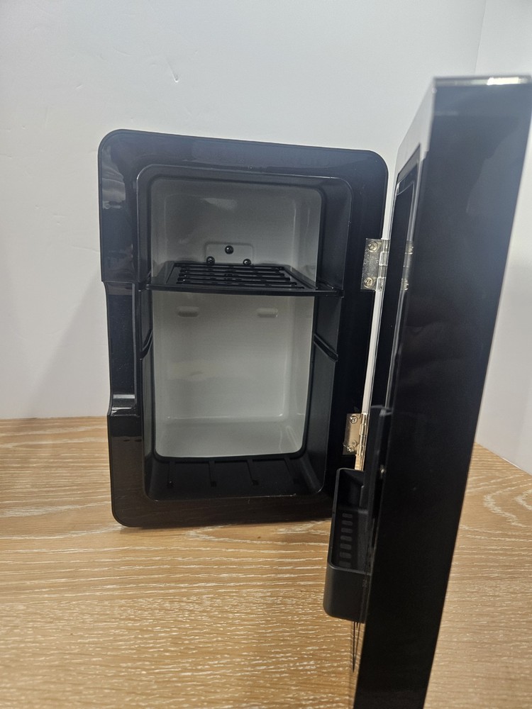 LED LIGHTED MINI FRIDGE K6100BK