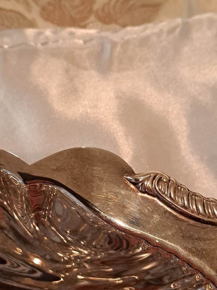 Leonard Silver Silver-plate Clam Shell Shaped Serving Bowl with Candle Holder