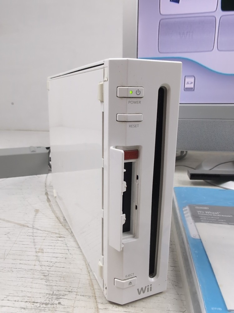 Nintendo Wii Console White Bundle Sensor/Cords/Manual/Game - Tested & Working!