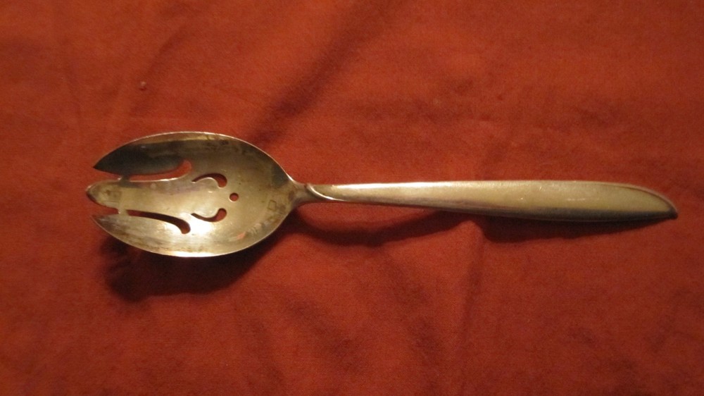 TOWLE STERLING SILVER SILVER RHYTHM PIERCED TABLESPOON NO MONOGRAM