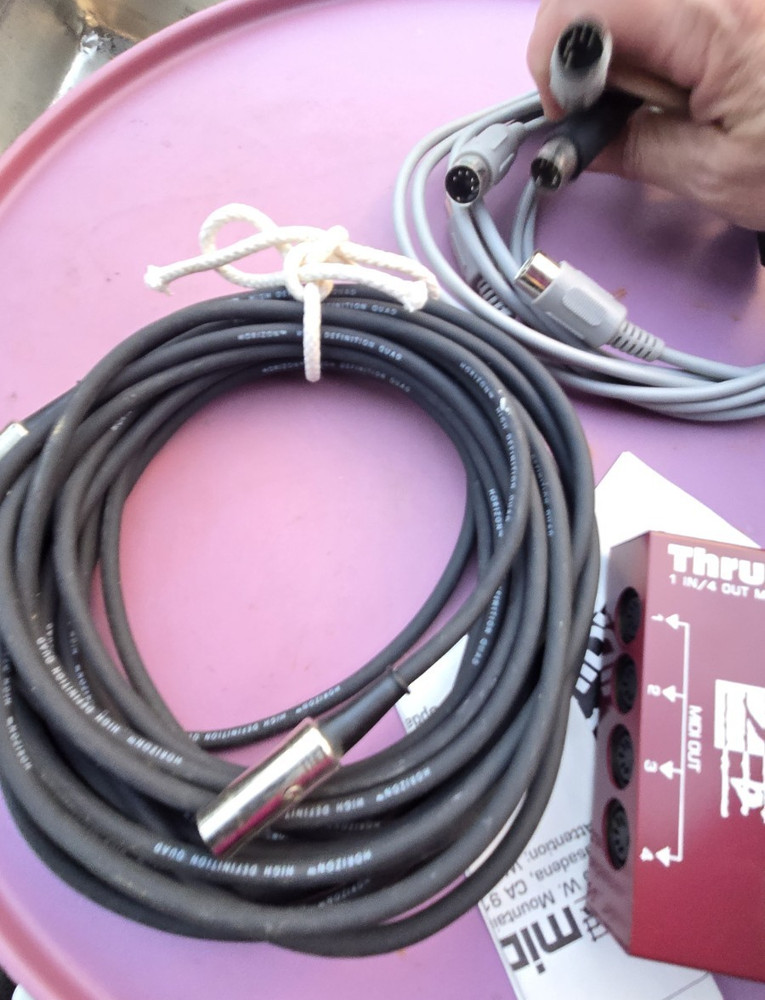 New Midiman Thru 1 x 4 + Cables no box