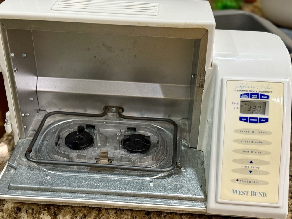 West Bend Bakery Style Automatic Bread Dough Maker 2 Lb Capacity 41085 USA Made