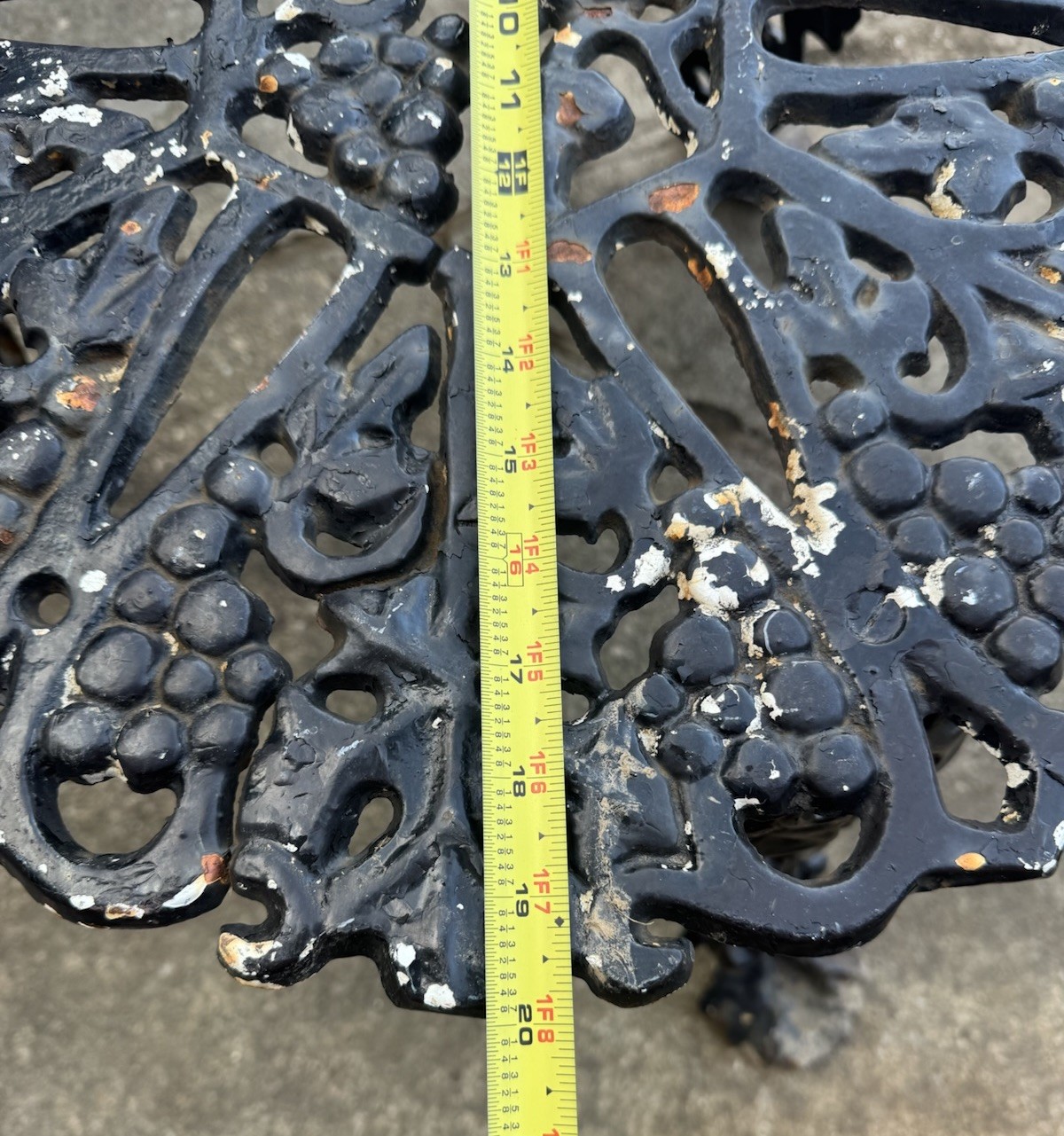 Antique Vintage Victorian Grape Vine Cast Iron Patio Table Grapes & Leaf Garden