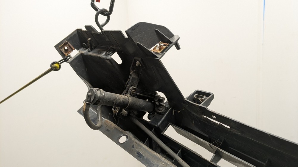 RANGE ROVER EVOQUE L538 BUMPER MOUNT BRACKET FRONT CENTRE BJ3217E778A 2014