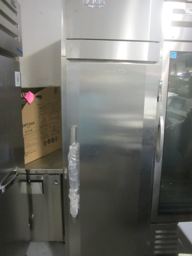 Victory RS-1D-S1-PT-HC 27" One Section Pass-Thru Refrigerator w/ 2 Solid Full...
