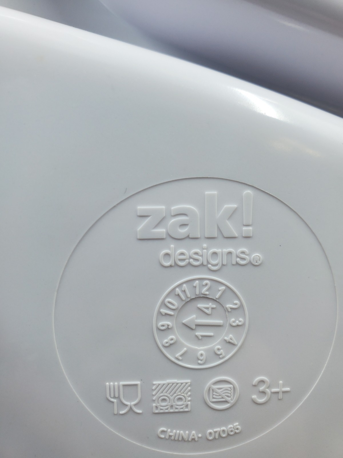 Zak! Designs Disney Frozen Anna Elsa Olaf Kids Melamine Divided Plate 9" X 8"