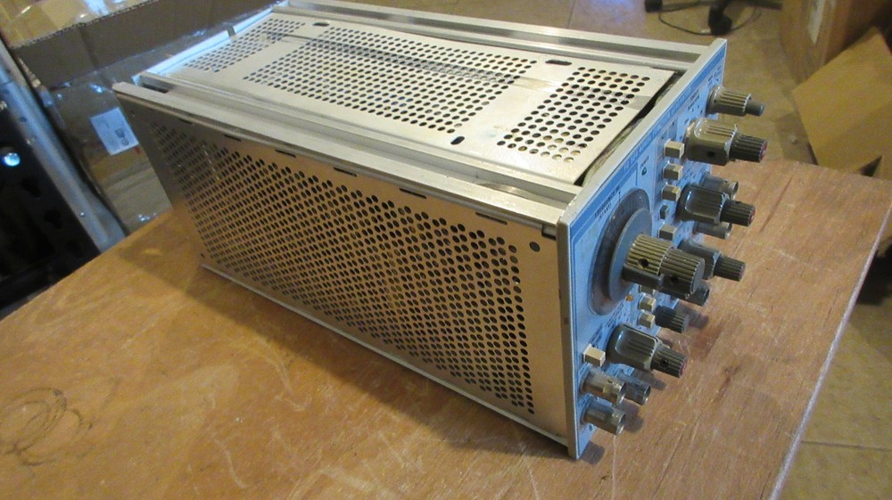 Tektronix FG504 40Mhz function generator. (for parts-non-working)