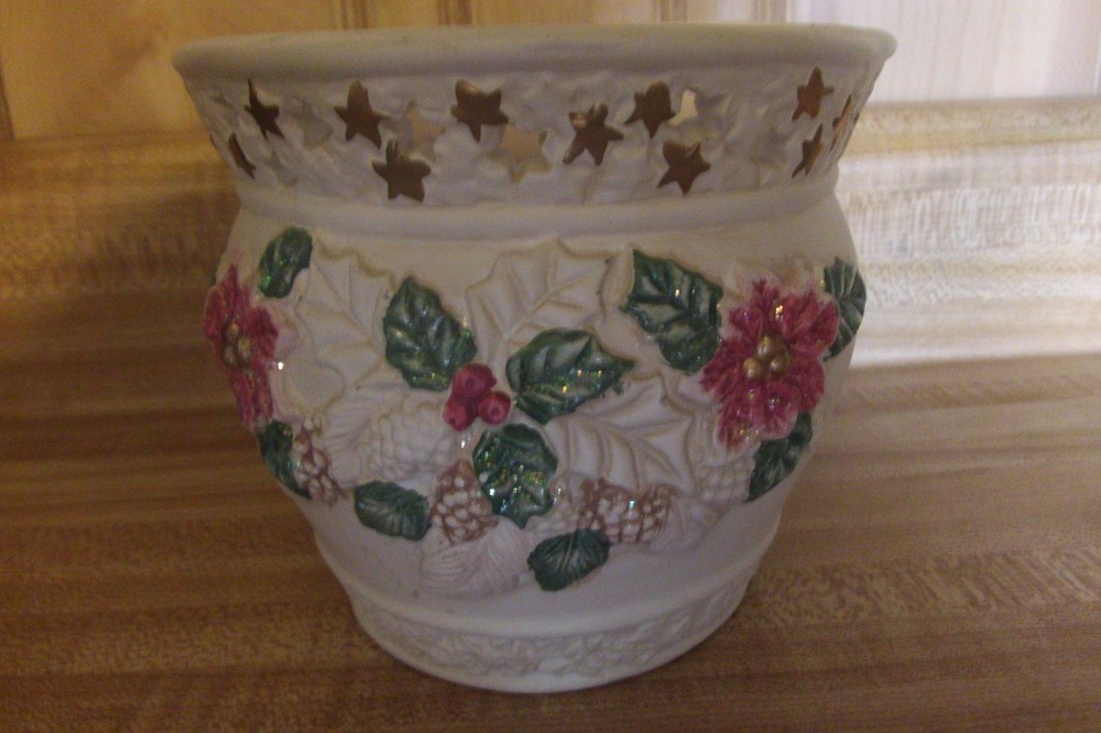 K's Collection Pottery Planter, 5" , Mistletoe, Pointsetta, & Star on eggshell