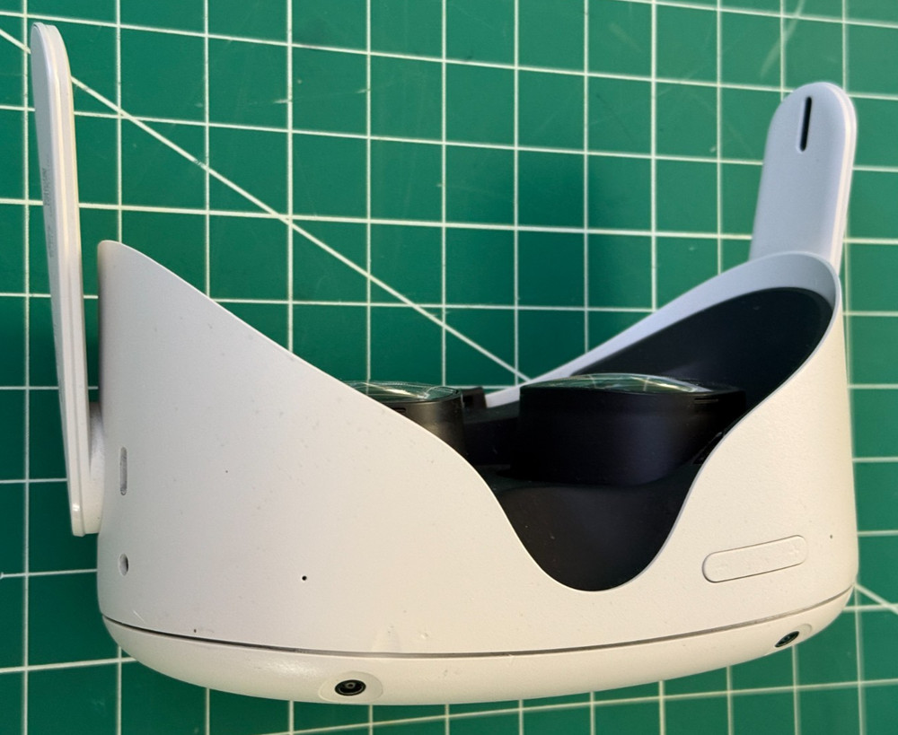 Oculus Meta Quest 2 VR Replacement Headset Only 64GB Fully tested and Functional