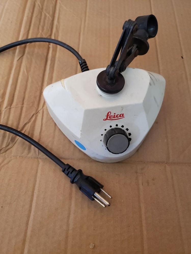 Leica Microscope Illuminator Lab Light Model 13410311 / 120v / 60Hz