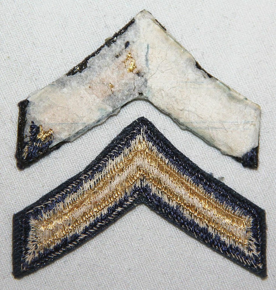 ORIGINAL SMALL SIZE KOREAN WAR NON-COMBAT PRIVATE FIRST CLASS CHEVRONS, STRIPES