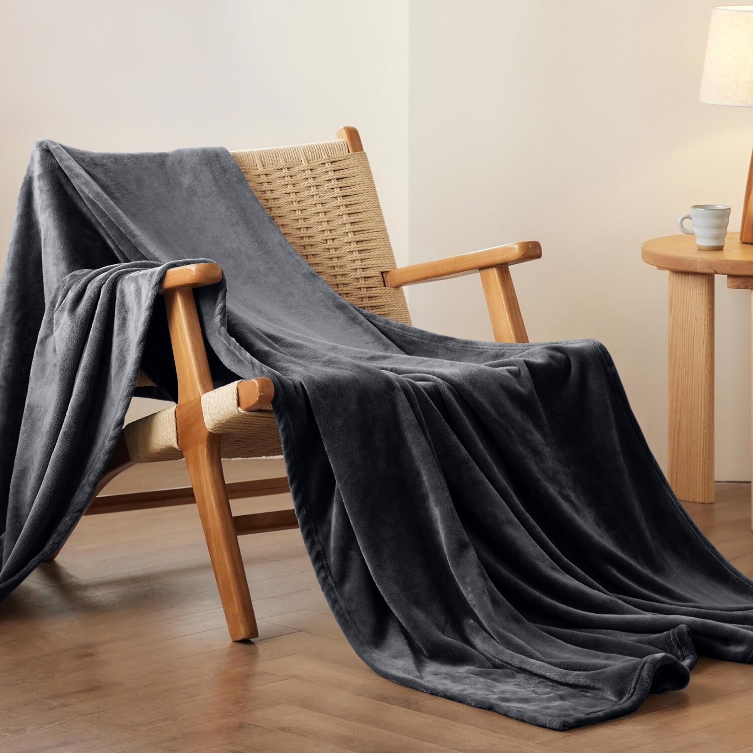 Luxury Fleece Blanket Soft Warm Lightweight Cozy Queen Size Blankets 310 GSM