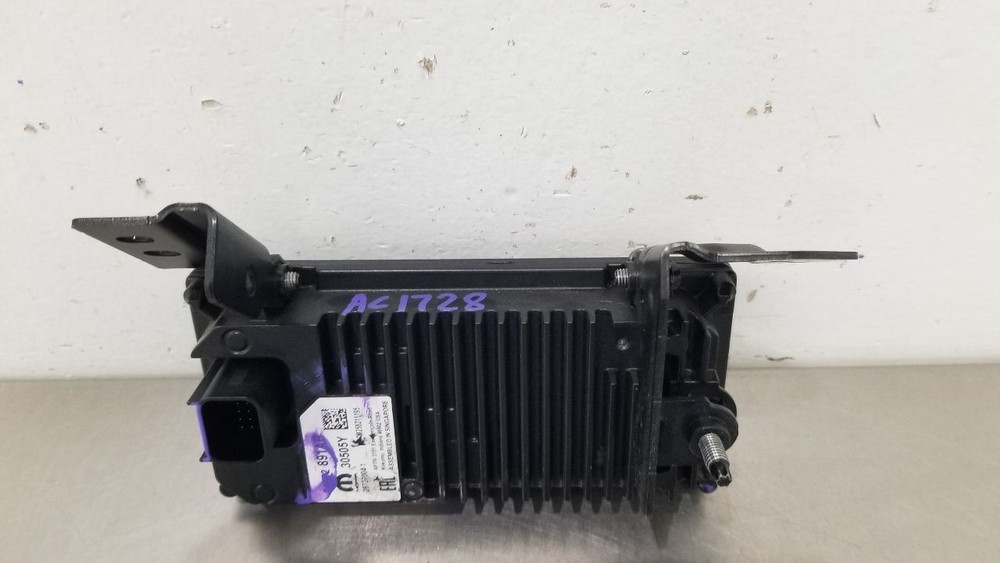 22 DODGE RAM TRX 1500 FRONT FACING CAMERA WINDSHIELD MOUNTED 4672891AB