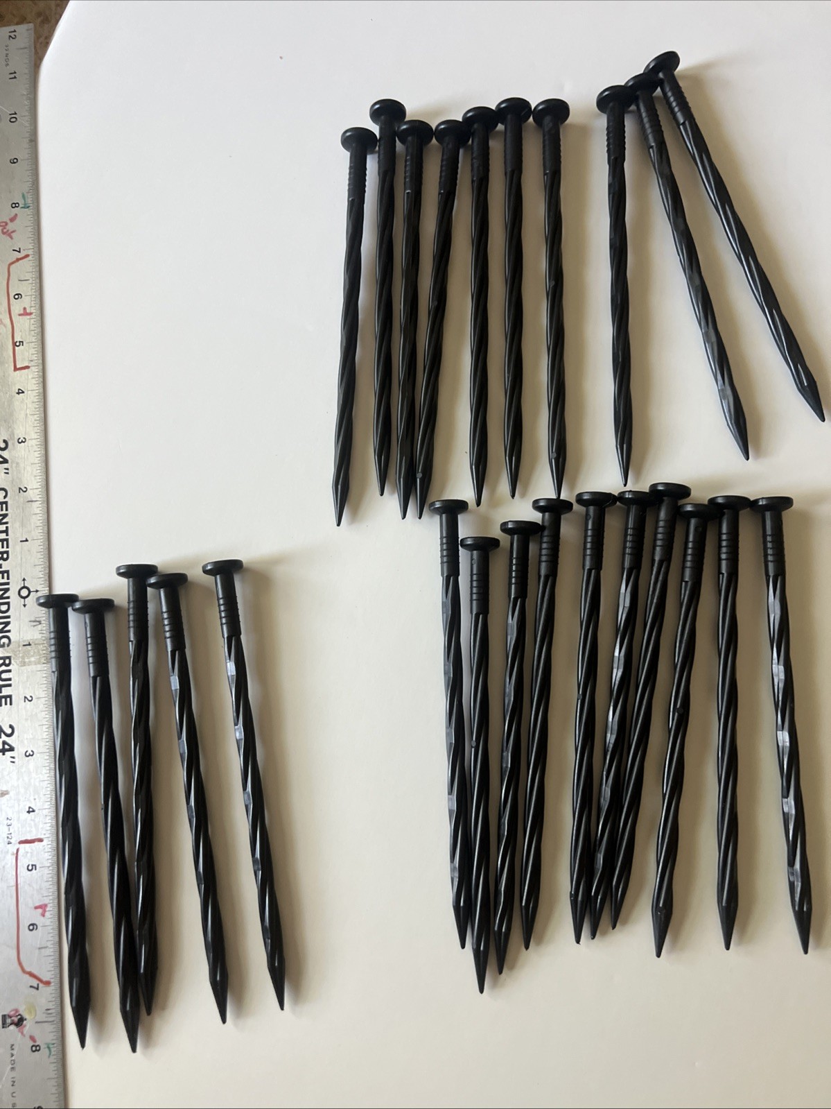 Landscape Edging Spikes 8 Inch ( 25-Pack)  Lawn / Garden / Beach / Tents.. (25 )