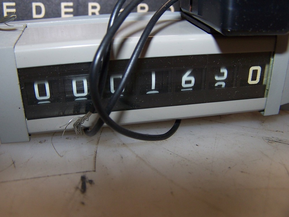 NEW VEEDER ROOT ELECTRO-MECHANICAL COUNTER C-79557-1