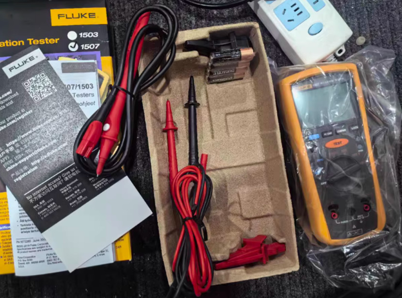 1pcs Fluke 1507 megohmmeter