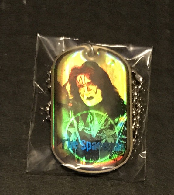 KISS 2010 Rock Tags Dog Tags #24 of 24 Foil Rainbow The Spaceman With Sticker