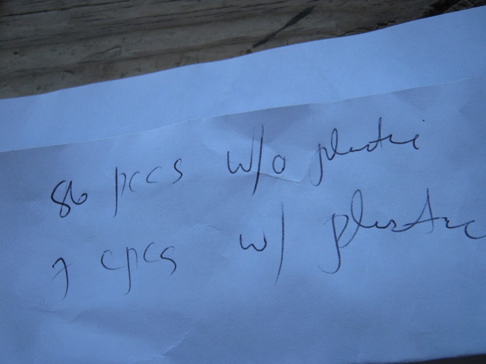 NOT COMPLETE 86 pcs ( 7 pcs plastic ONLY ) Fastback Hooks ?? Peg Board Hooks