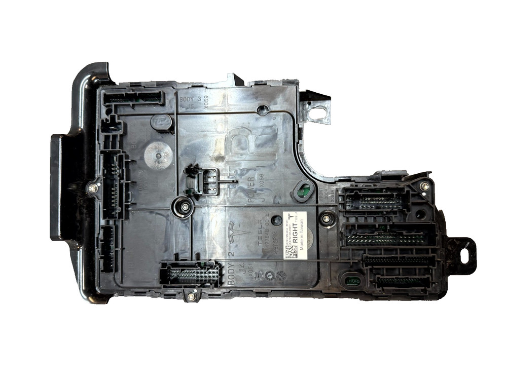 20-24 TESLA MODEL Y RIGHT LOW VOLTAGE CONTROLLER MODULE OEM, 1657650-40-A