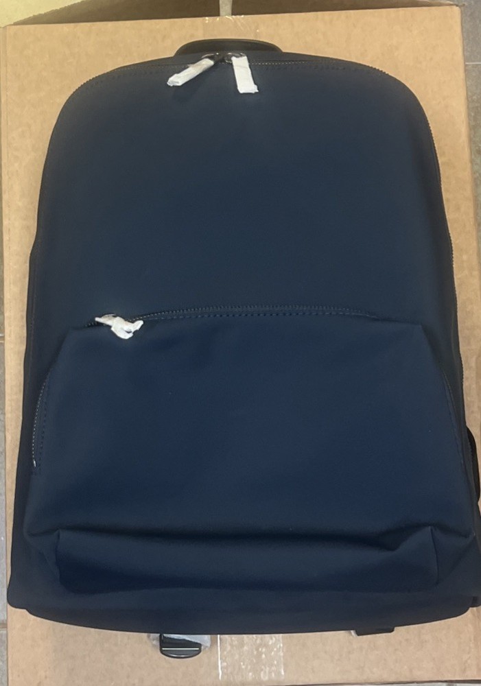 The Away Front Pocket Backpack - Blue ( Medium)
