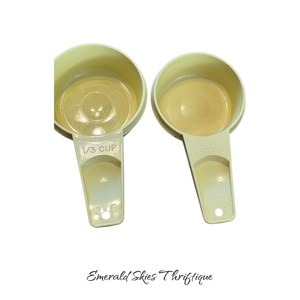 Vintage Tupperware 5 piece measuring cups, READ. Free ship