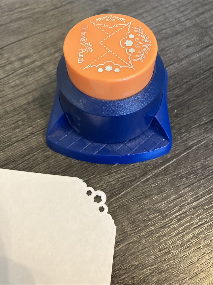 Fiskars Corner Combo Emboss & Punch Laurel - 3 Styles Paper Punch