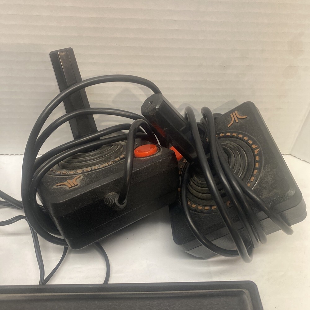 Atari Flashback 8- 105 games built in - AR3200- 2017