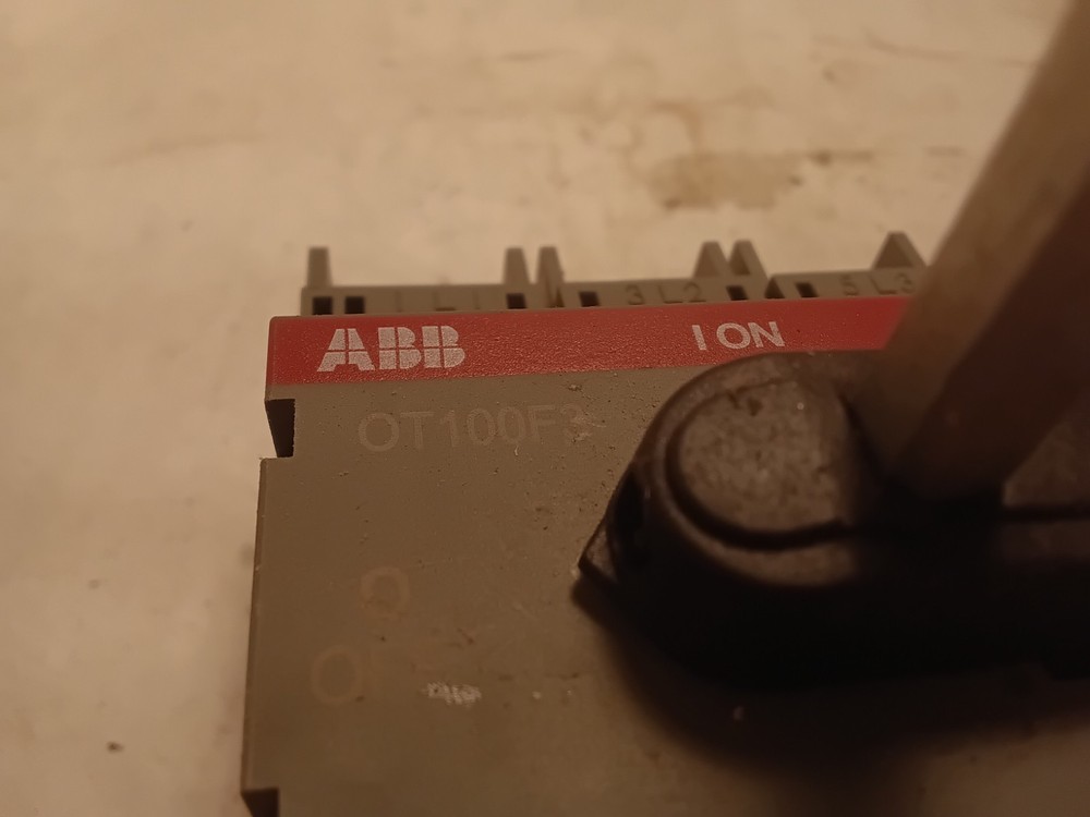 ABB DISCONNECT SWITCH OT100F3 3PH 600VAC 100A (M7D)